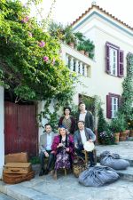 Η Μητέρα του Σκύλου πάει περιοδεία